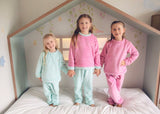 Conjunto Fleece Rosa Com Detalhes Azul Céu