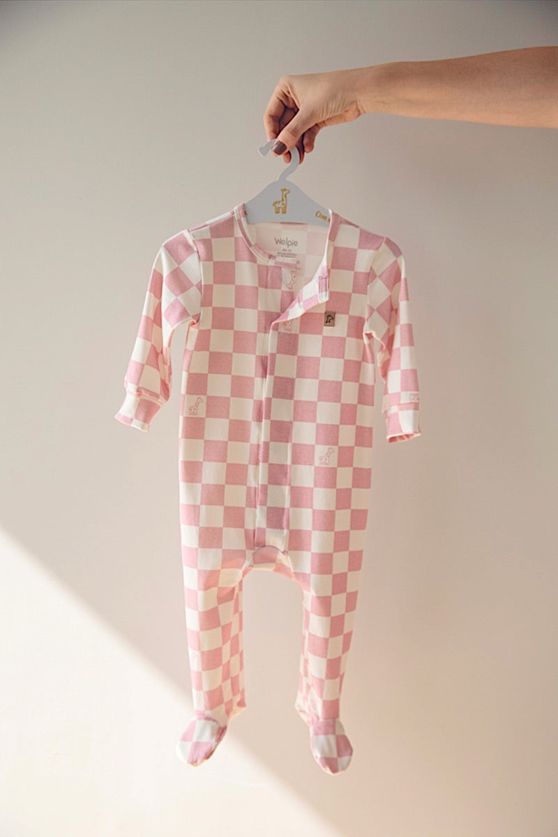 Macacão Magnético Quadriculado Rosa