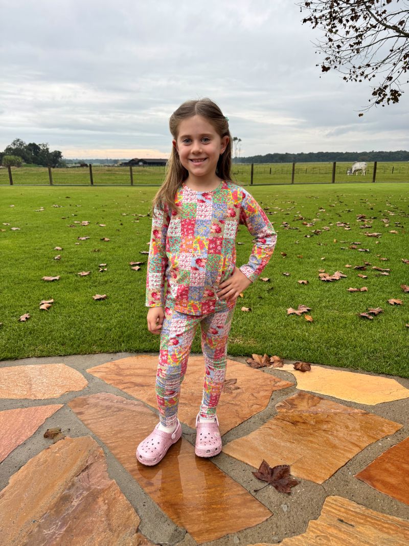 Conjunto Camiseta e Calça Slim Estampa Patchwork Gigi