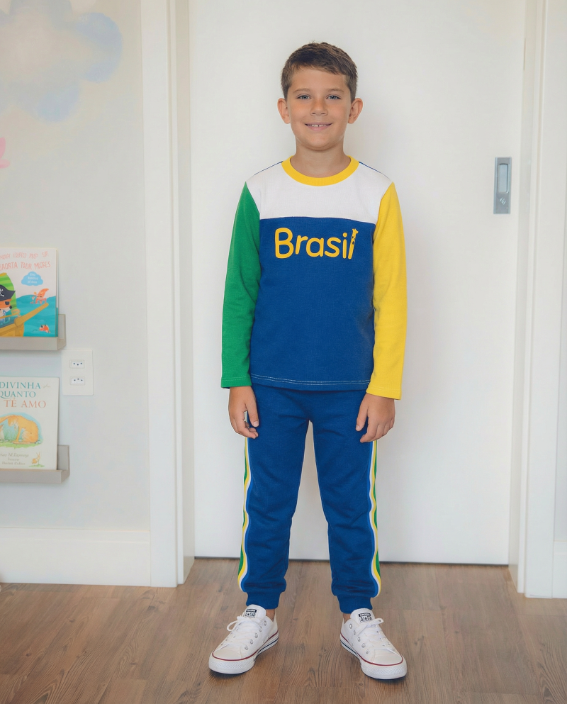 Conjunto Camiseta Brasil e Calça Azul com Listra Lateral