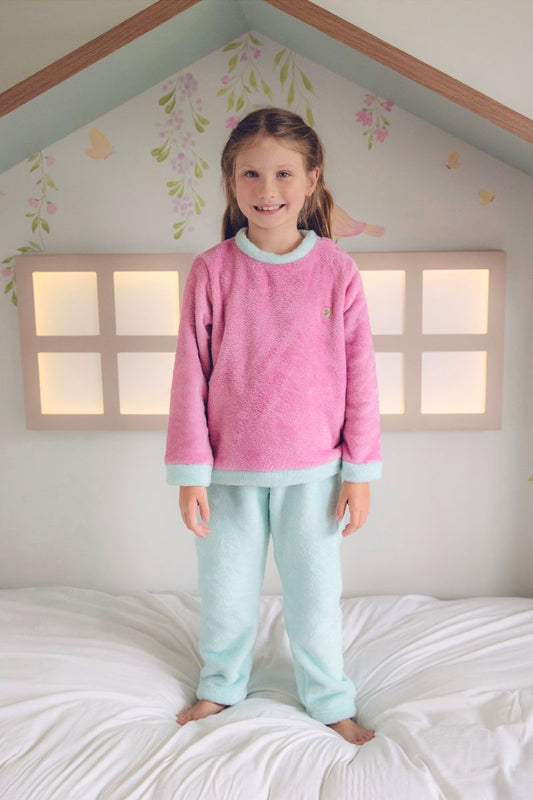 Conjunto Fleece Rosa Com Detalhes Azul Céu