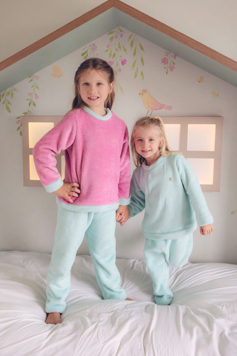 Conjunto Fleece Rosa Com Detalhes Azul Céu