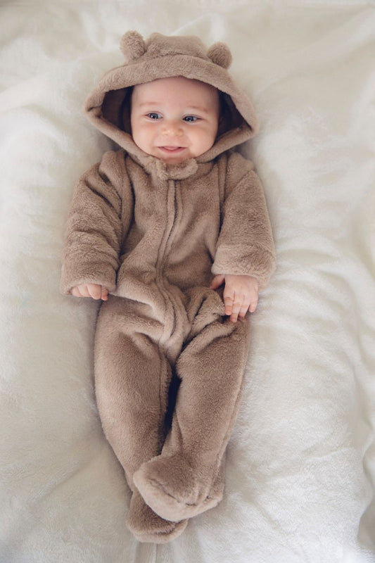 LEVES DEFEITOS - MACACÃO FLEECE ZÍPER 2 VIAS COM PÉ URSO BEGE