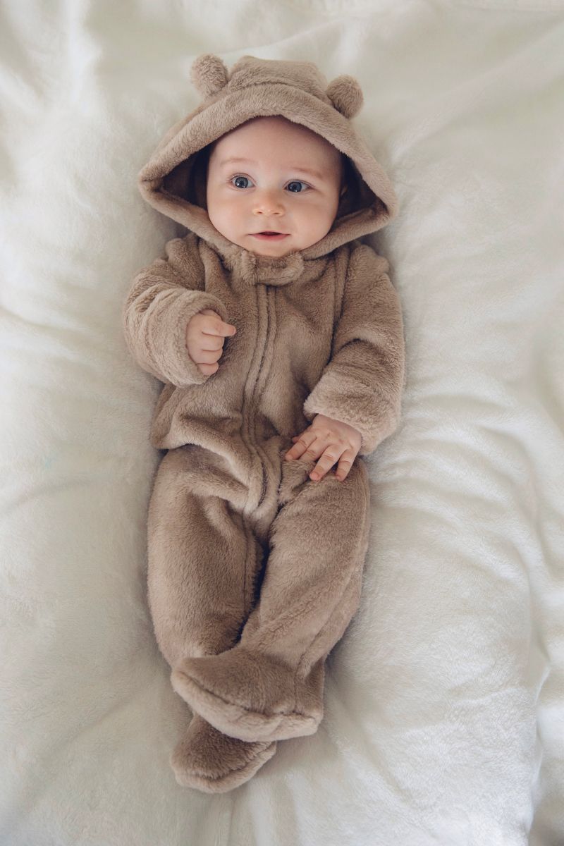 LEVES DEFEITOS - MACACÃO FLEECE ZÍPER 2 VIAS COM PÉ URSO BEGE