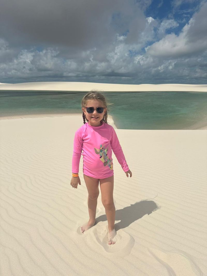 Conjunto Praia Camiseta com Estampa Gigi e Calcinha Pink