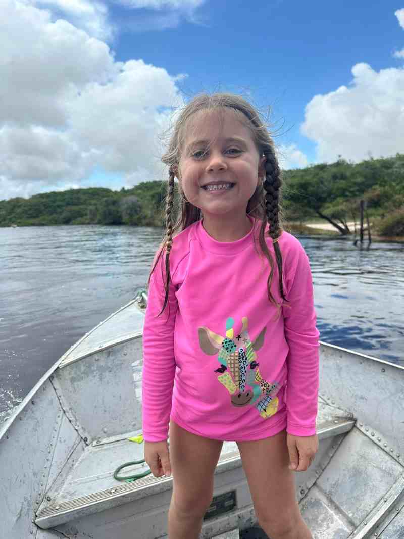 Conjunto Praia Camiseta com Estampa Gigi e Calcinha Pink
